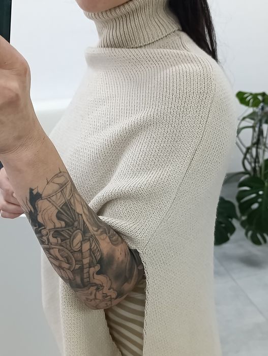 Пончо з горловиною, накидка