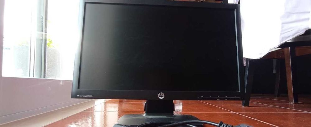 HP Compaq LE2002x