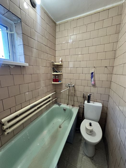 Половина цегляного будинку, з власною ділянкою