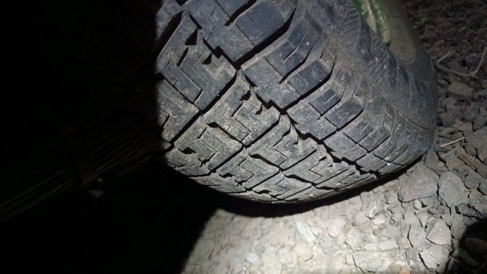 Пара колес УАЗ 235/75 r15 стан нових