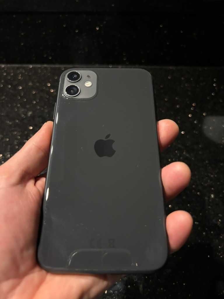iPhone 11 64 GB – Czarny – Stan dobry – Bateria 79%