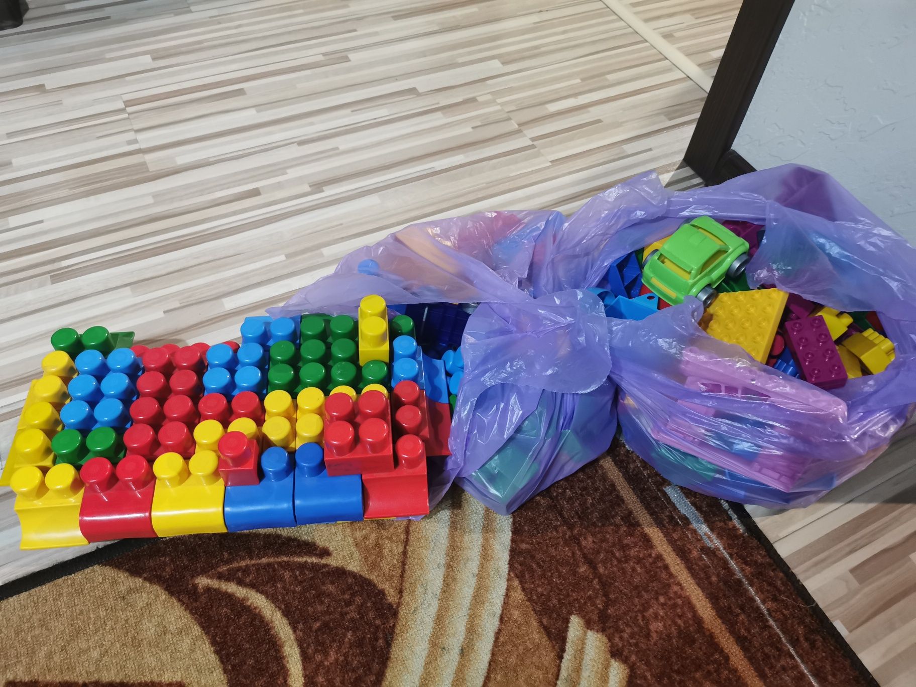 Klocki z wadera i inne dwa worki klocków