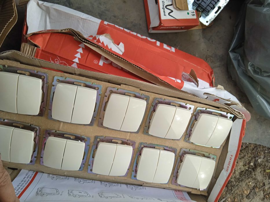 Вимикачі legrand