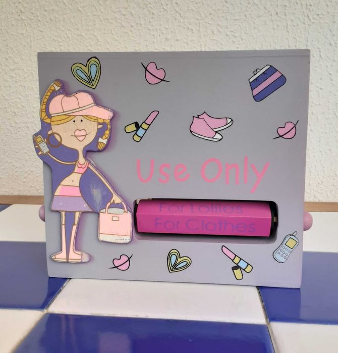 Mini Móvel + Mealheiro de Madeira "Funky Chick"