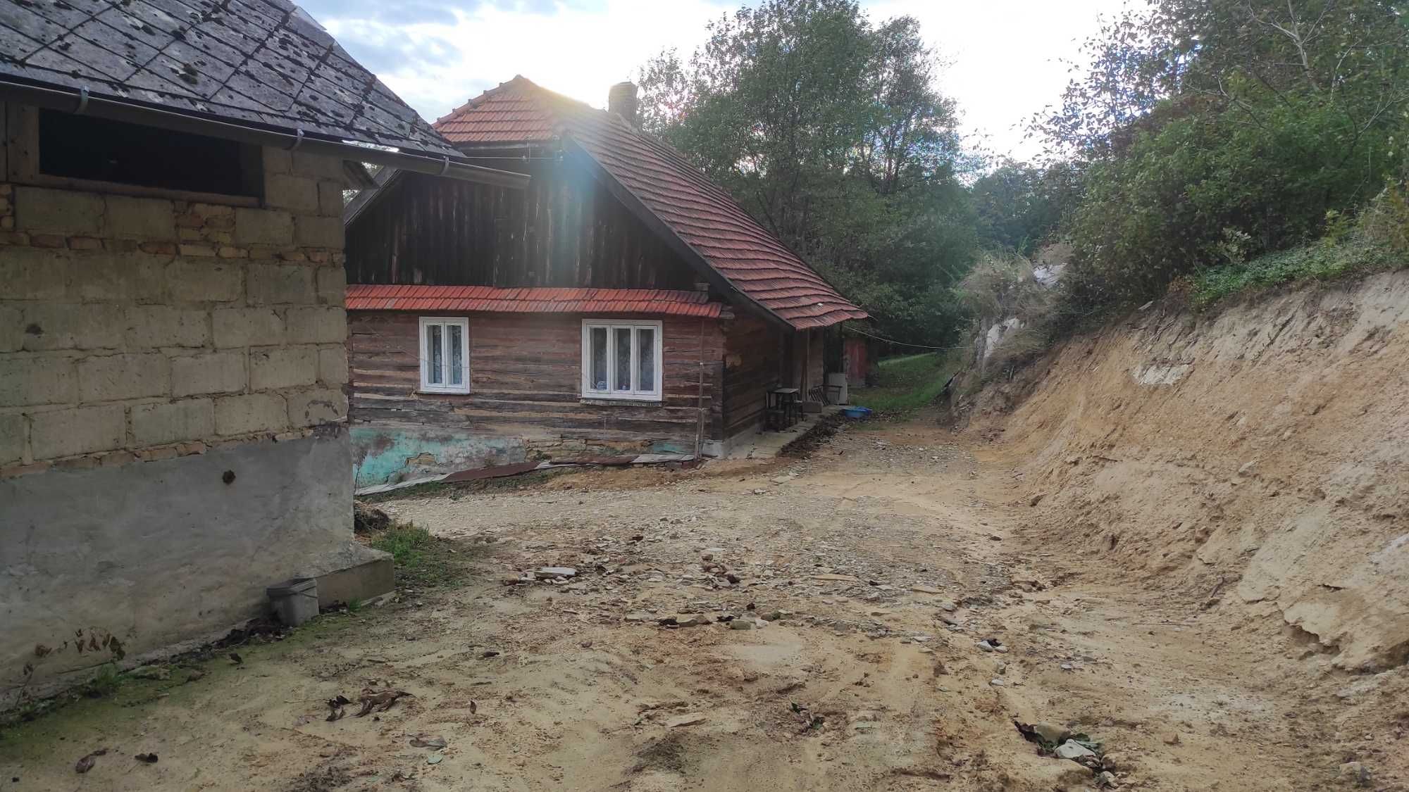 Dom drewniany z budynkami gospodarczymi  1,18 ha RAZEM