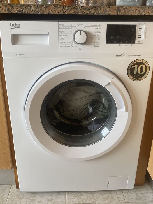 Máquina de lavar a roupa semi-nova