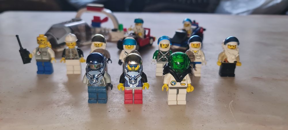 Legos Minifiguras e Veículos
