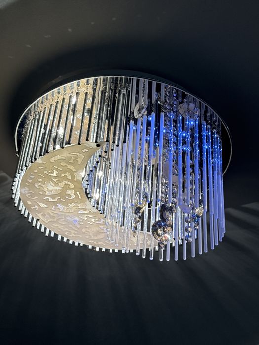 Срочно Продам красивую модную люстру