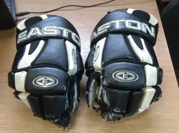 Перчатки хоккейные, краги EASTON