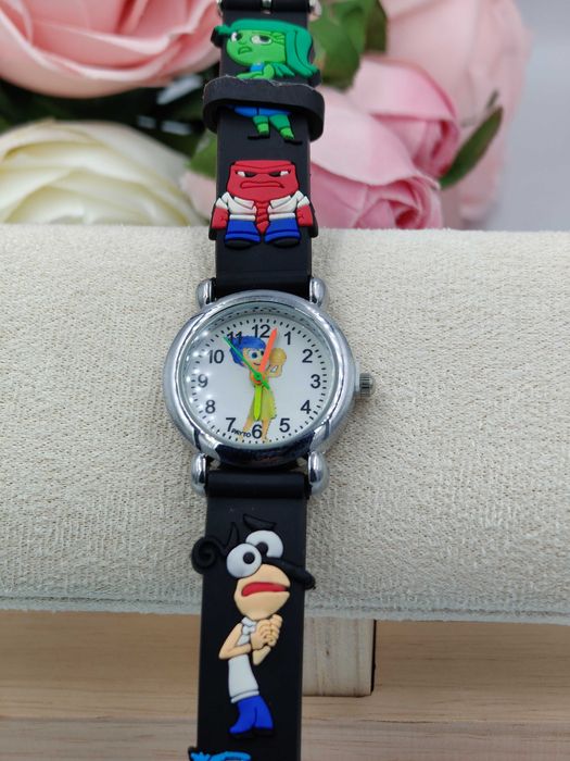 Zegarek silikonowy dla dziecka czarny pasek z postaciami z bajek Super