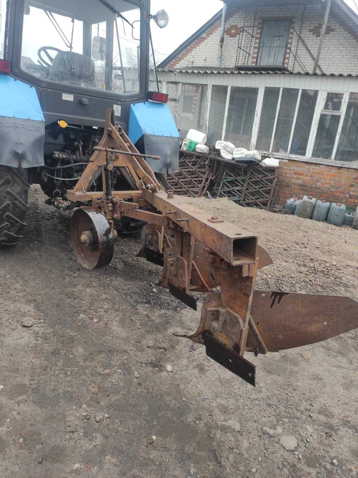 Продам плуг трьох корпусний