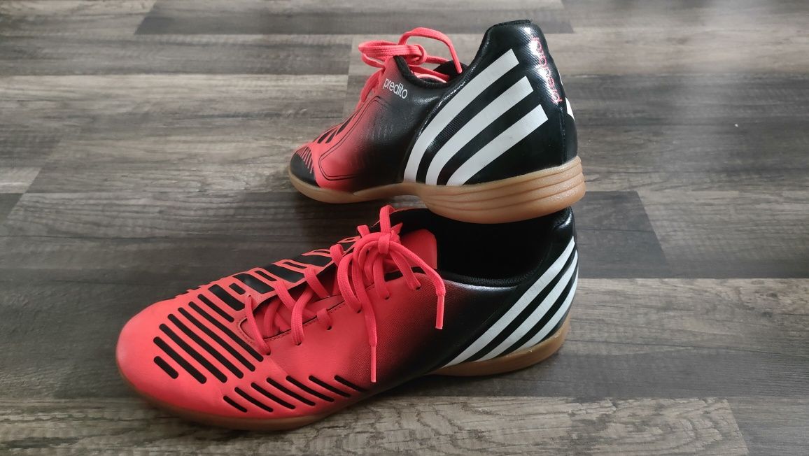 świetne halówki ADIDAS PREDATOR w super stanie