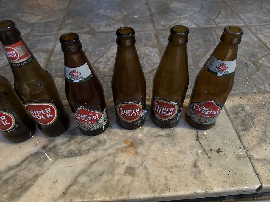 Garrafas vazias de cerveja