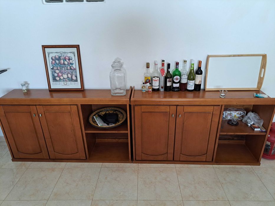 Dois Armários em madeira de Castanho