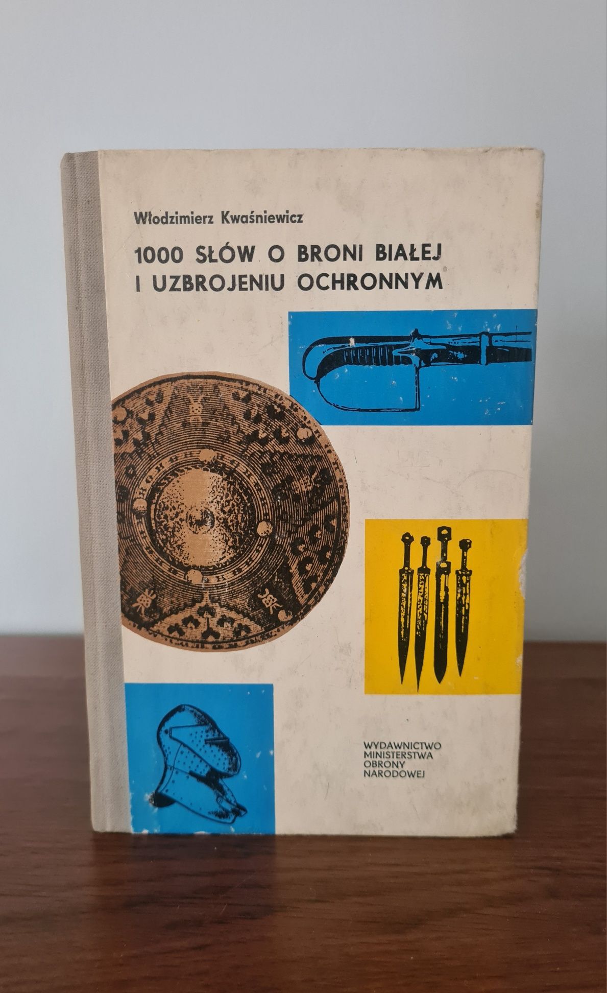 1000 słów o broni białej i uzbrojeniu ochronnym