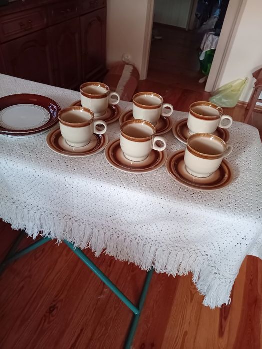 6 filiżanek ze spodeczkami cena ost.