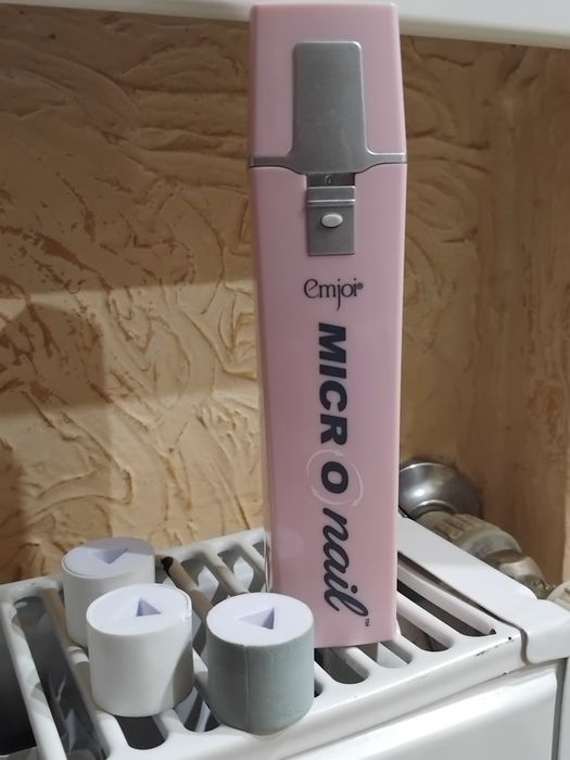 Щітка для нігтів Emjoi