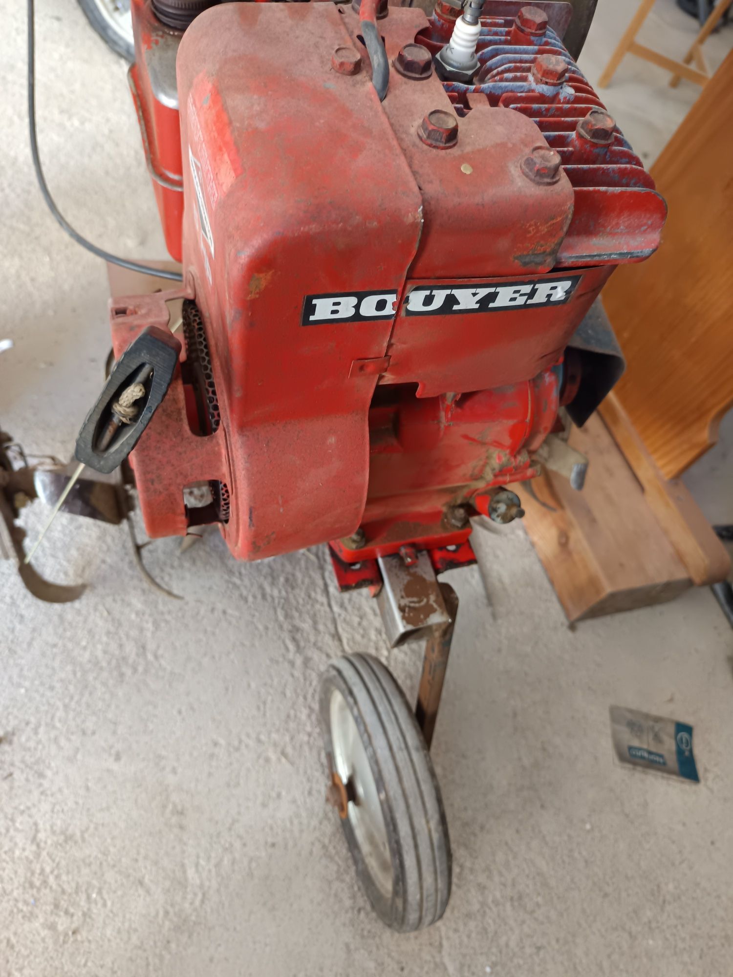 Motoenxada 5hp bouyer
