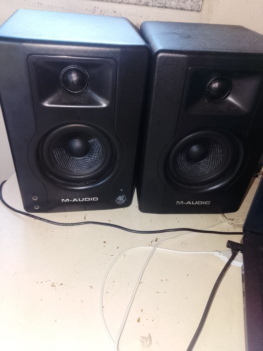 Monitores M-Audio