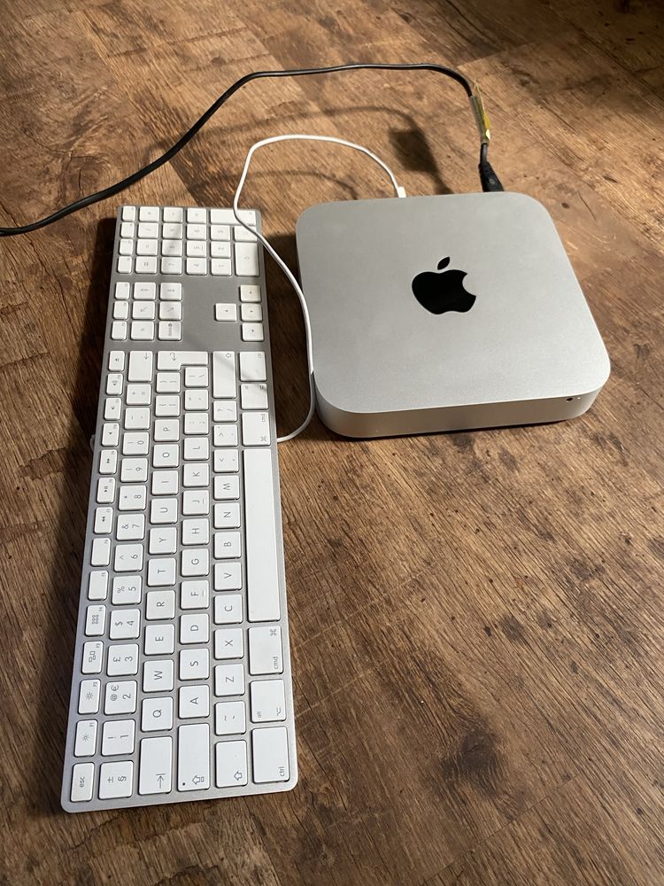 Apple Mac Mini A1347+клпюавиатура Apple A1243