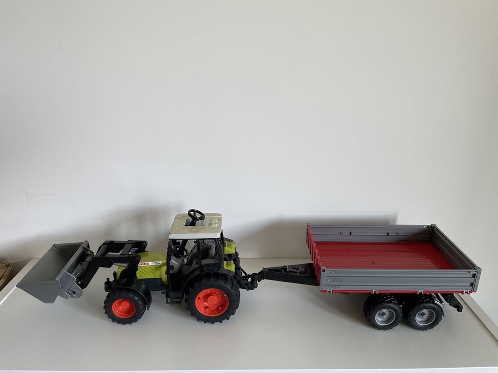 Bruder traktor Claas Nectus +przyczepa