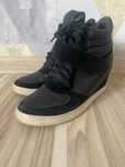 Czarne sneakersy na koturnie Kazar Gabi up rozmiar 39