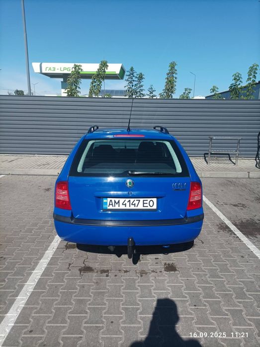 Skoda Octavia Tour(FL) MPI MT 1,6 газ--бензин