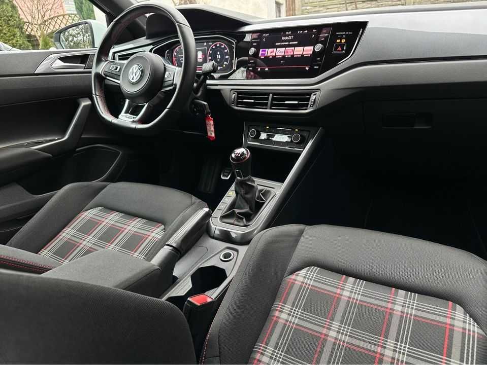 Volkswagen polo vi GTI   2019   2.0tsi 200km manual virtual cockpit