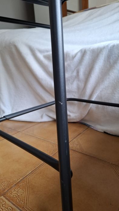 Vendo 2 bancos altos pretos (63cm)