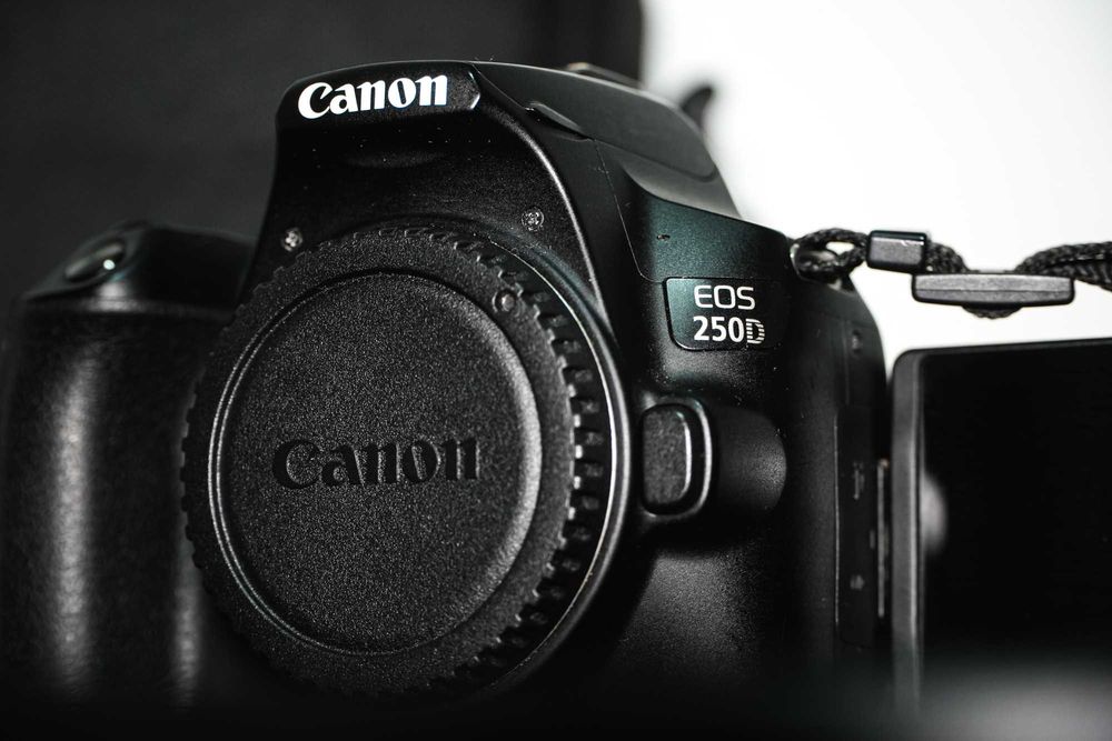 Canon EOS 250D + Lente 18-55mm + Kit Completo – DSLR em ótimo estado