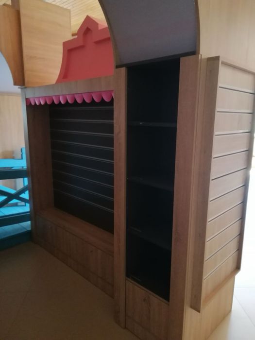 Меблі для магазину