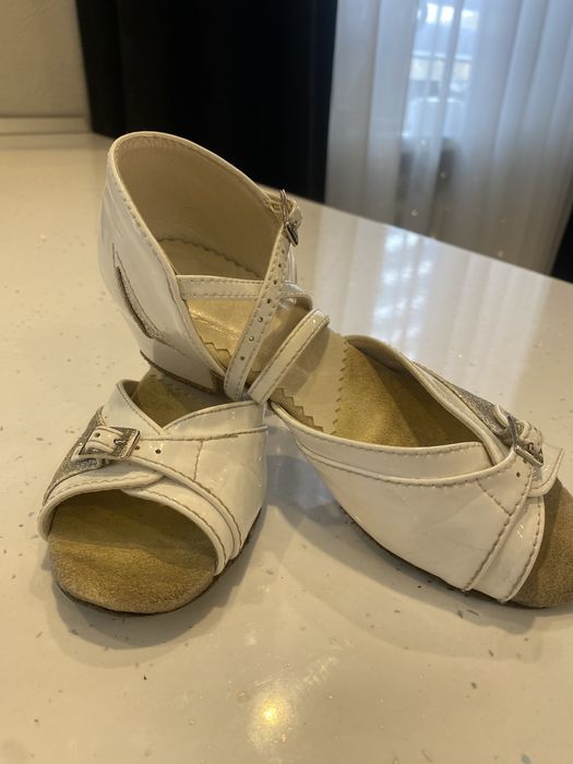 Туфлі для бальних танців