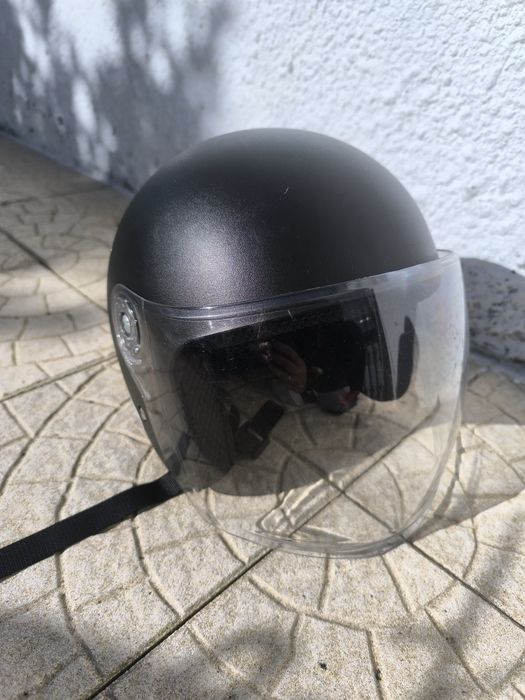 Capacete moto ou trotineta com viseira