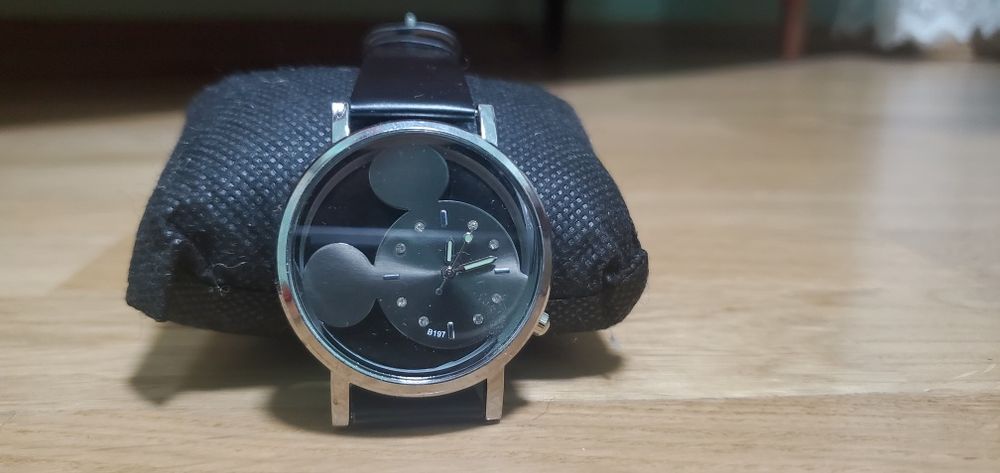 Годинник жіночий новий продам