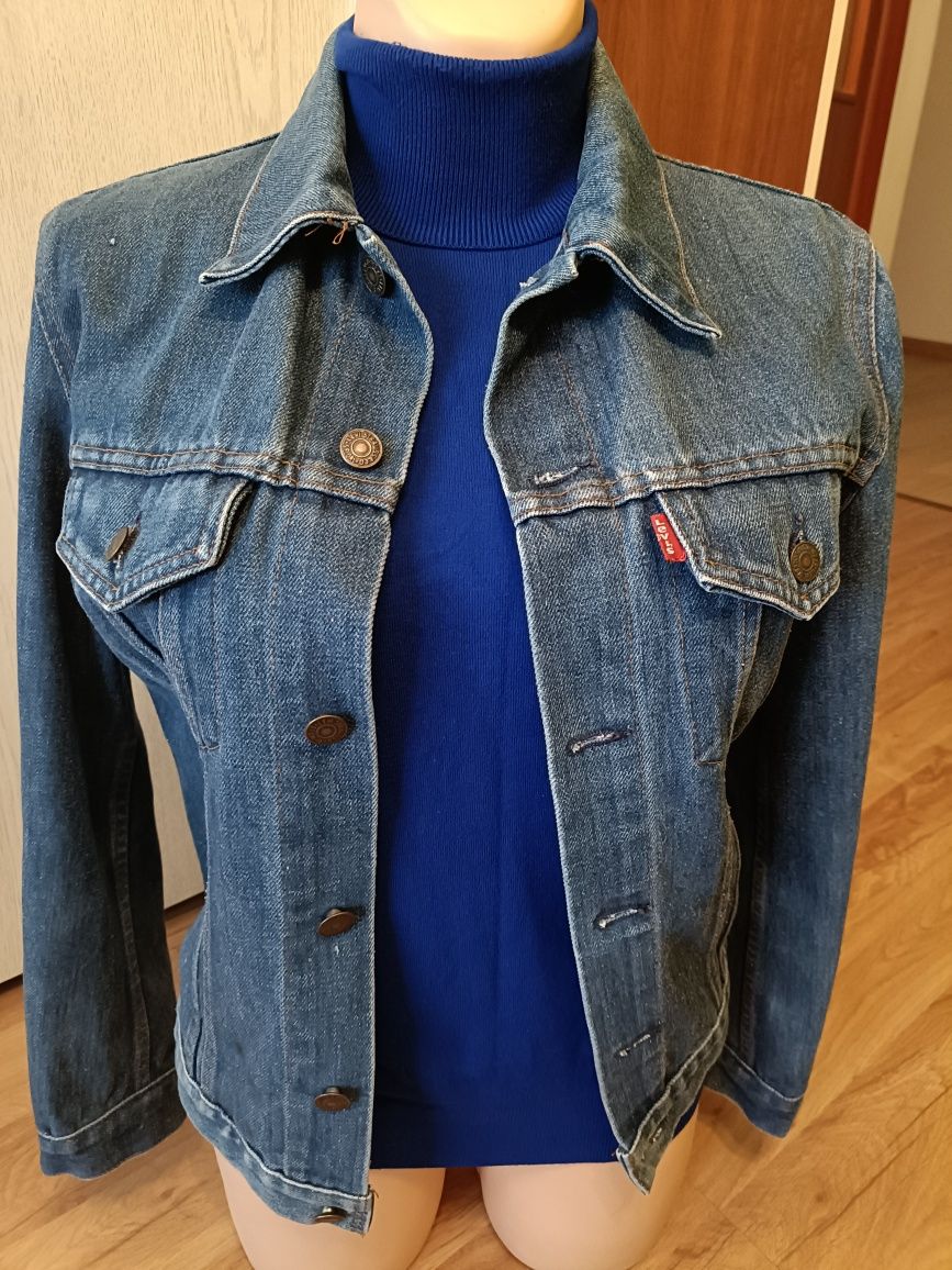 Katana Levi's Strauss
