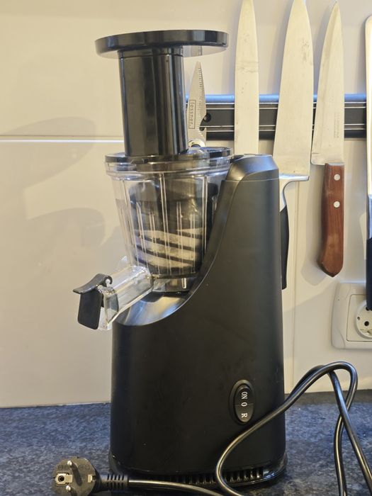 Соковитискач шнековий. Соковижималка