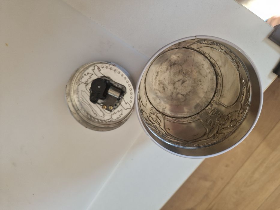 Puszka z pozytywka vintage Lambertz