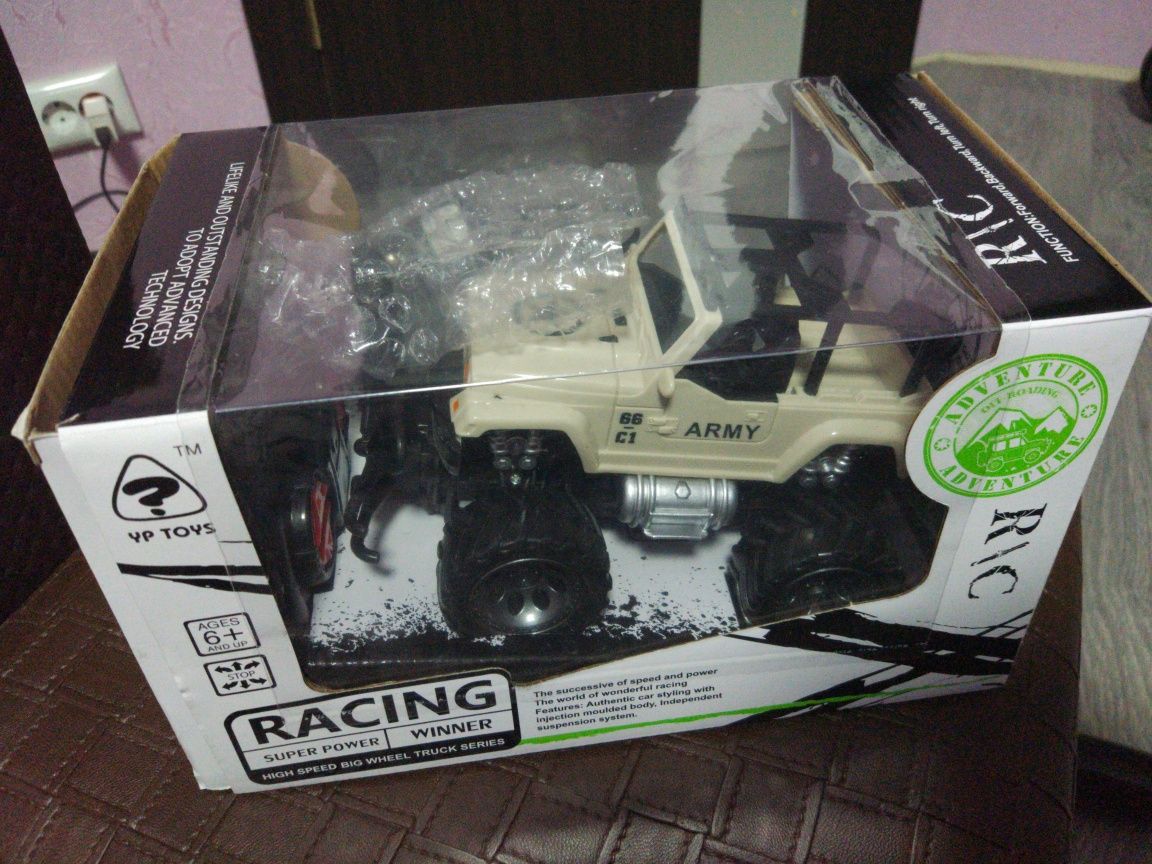 Продам новую игрушку автомобиль на р/у на БАТАРЕЙКАХ !