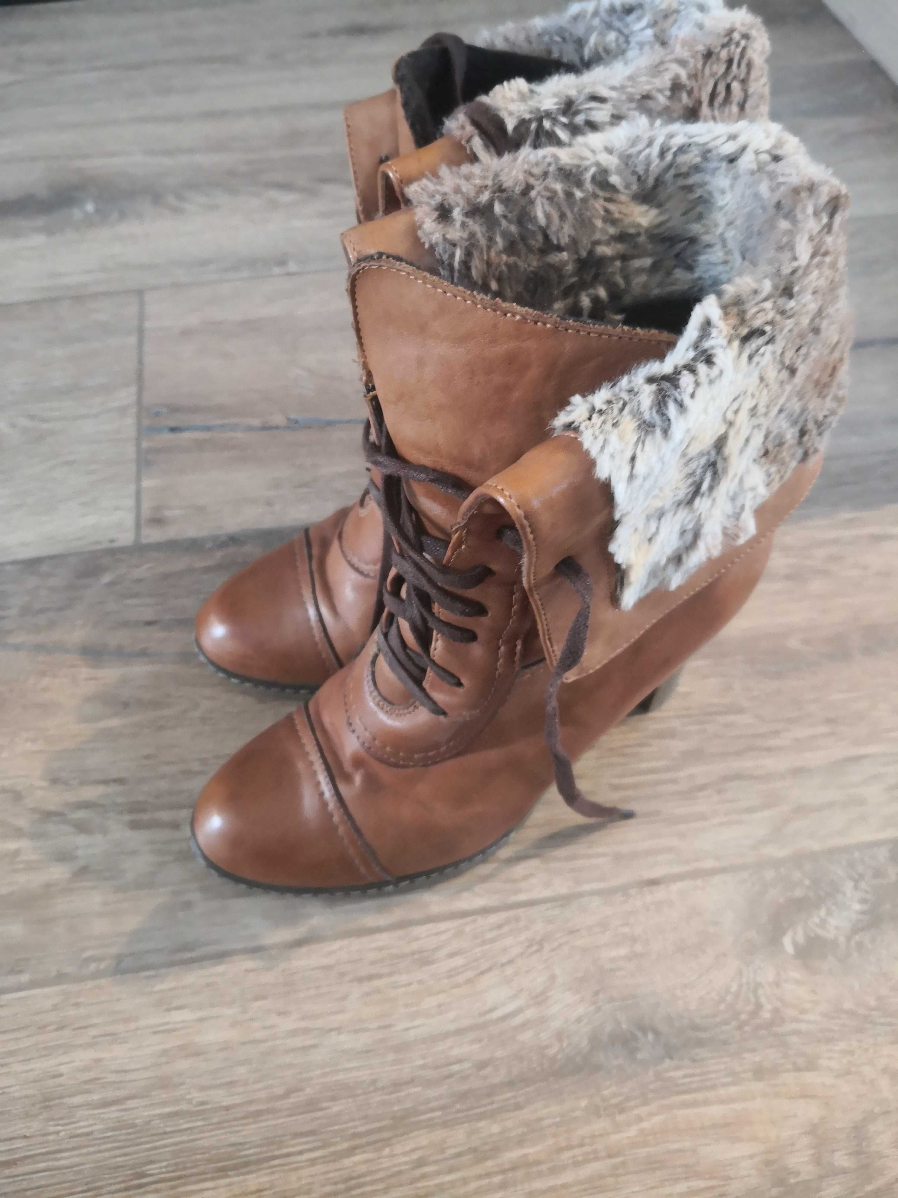 Buty trzewiki damskie skórzane z futerkiem na obcasie słupku Wojas