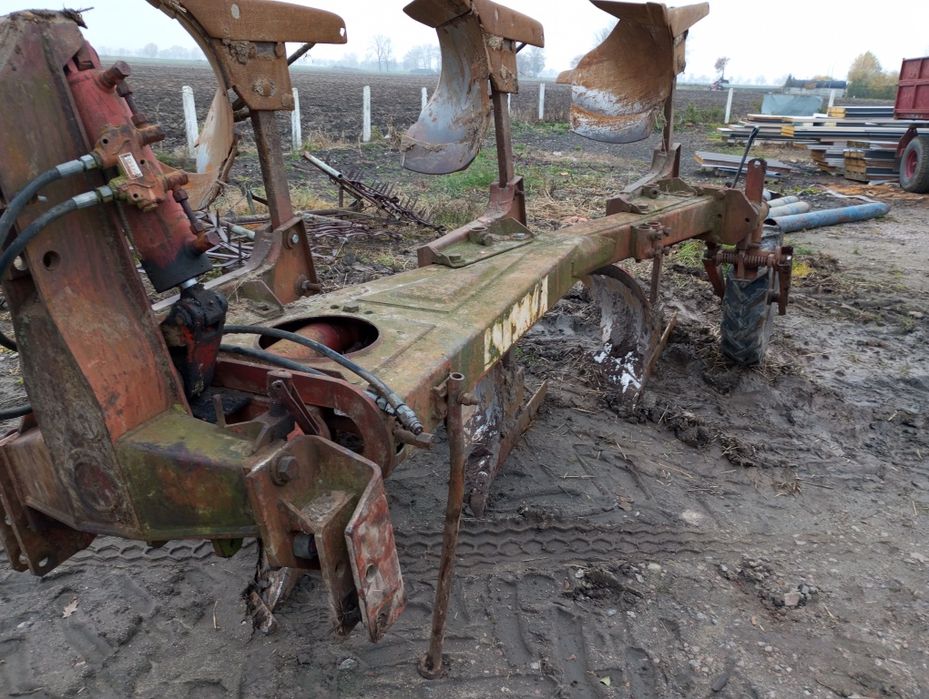 Pług obrotowy 3 skibowy krone