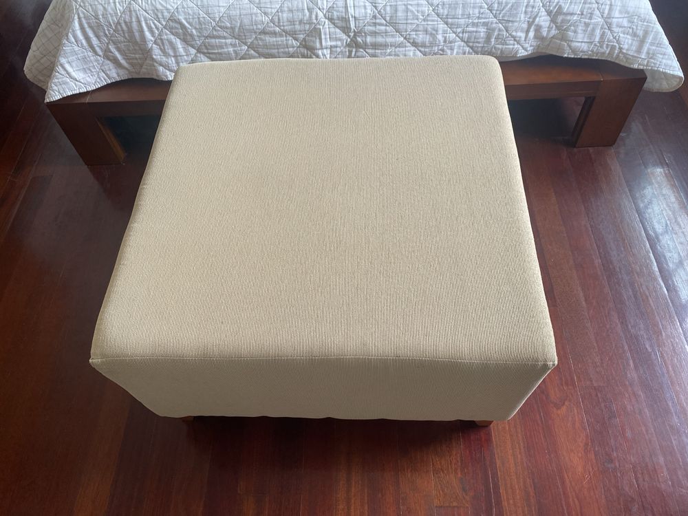 Puff quarto bege quadrado