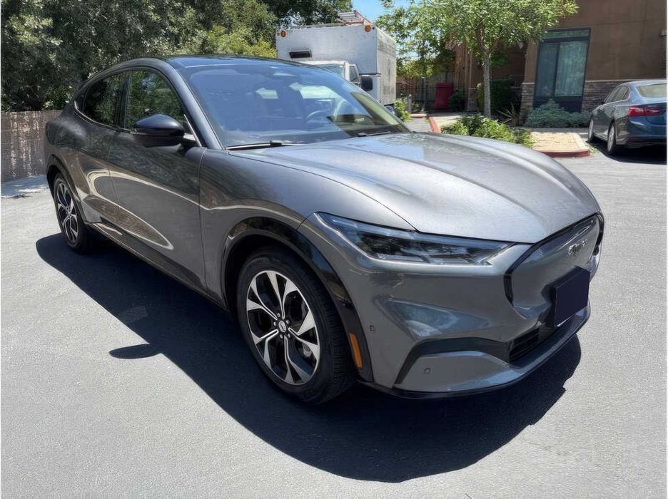 Ford Mustang Mach-E Premium      2021