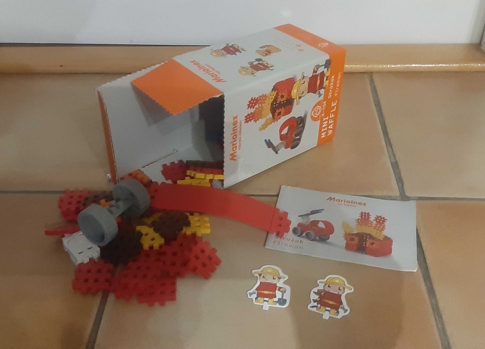 Sprzedam klocki mini wafle Marionex - strażak friman