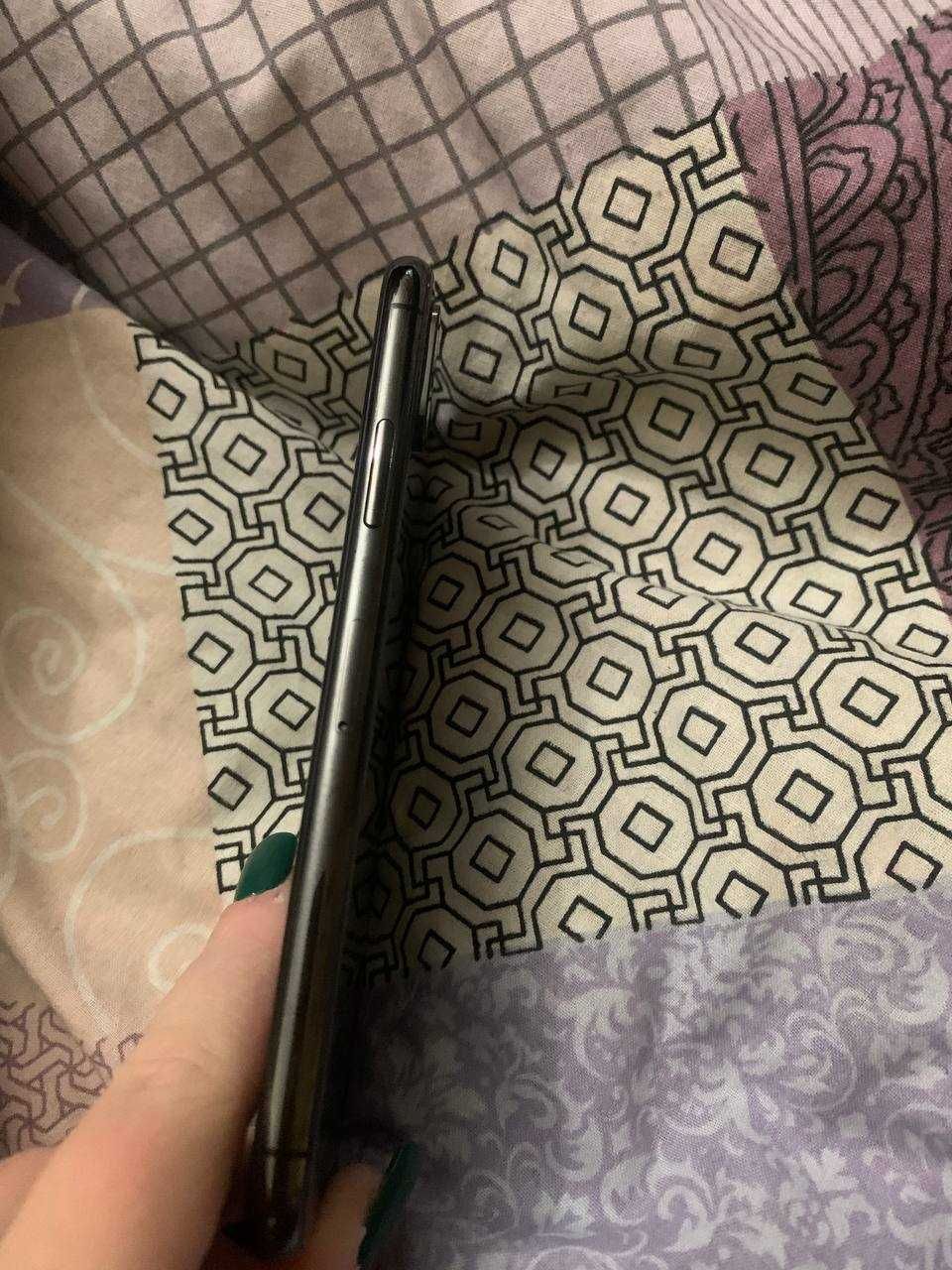 iPhone XS 64гб r-sim 82% батарея
