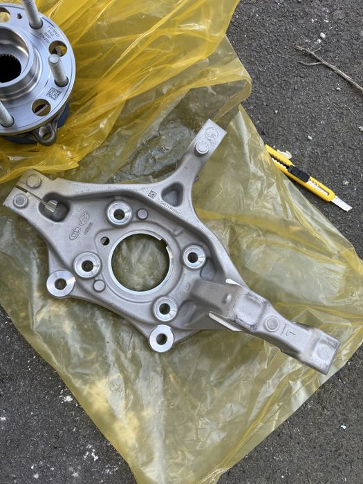 Амортизатори , цапфи , ричаги , ступиці Hyundai IONIQ 5