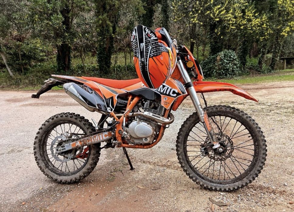 ATOMIC 250 SEMI- novo