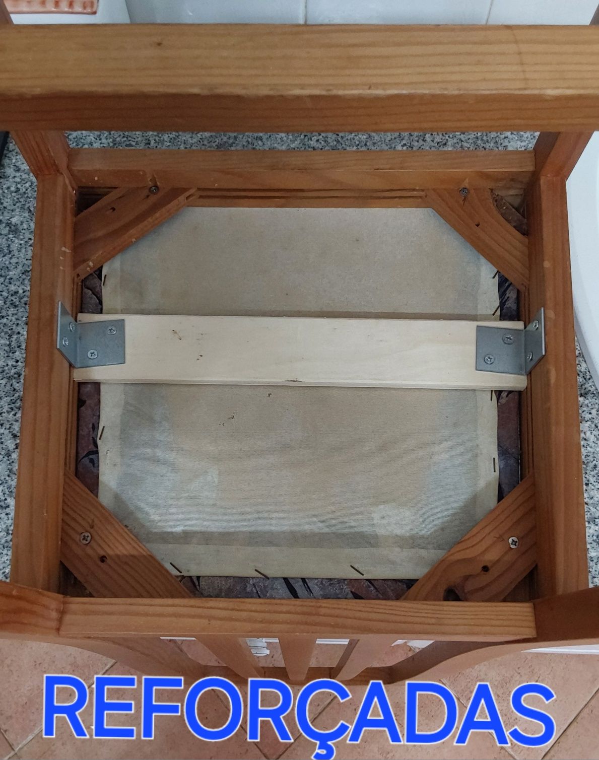 QUATRO CADEIRAS DE MESA DE JANTAR.Casa,Sala,Restaurante,Cozinha,Quarto