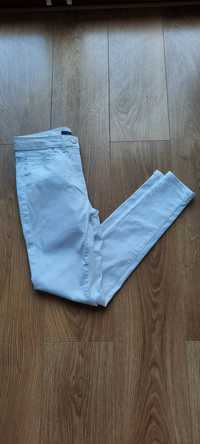 Sprzedam białe jeansy z M&S
