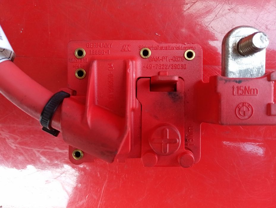 Клема акумулятора плюс BMW X3 F25 акумуляторная клема бмв х3 ф25 Шрот