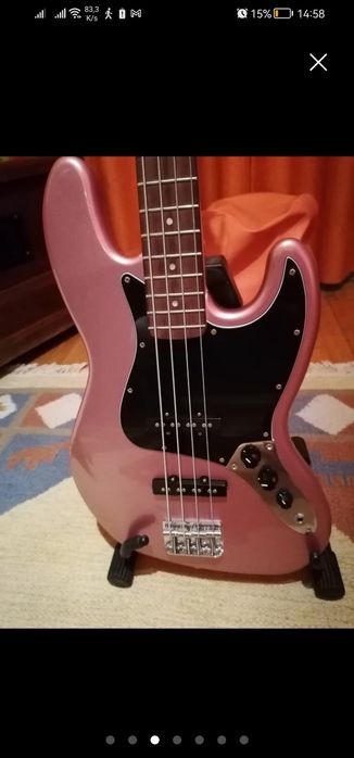 Baixo squier jazz bass , tripé, capa, alça e cabo